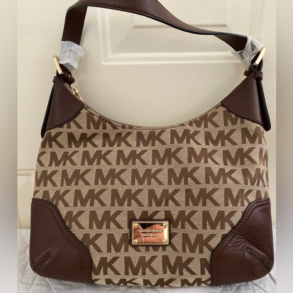 Micheal kors millbrook shoulder bag. Never used. Brand New with tags.